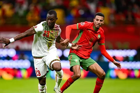 ظهر بعكازين.. تقارير: أوناحي يغيب عن مباراة المغرب أمام تنزانيا